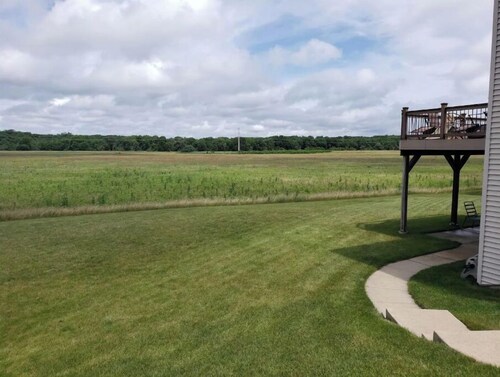 Relaxing 2 Bdrm Guest Suite w/ Kit. & Pvt. Entry