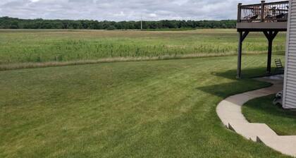 Relaxing 2 Bdrm Guest Suite w/ Kit. & Pvt. Entry