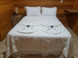 로맨틱 스위트, 산 전망 | 1 개의 침실, 고급 침구, 각각 다른 스타일의 인테리어, 각각 다르게 가구 비치