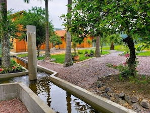 Romantic Suite, Mountain View | Property grounds