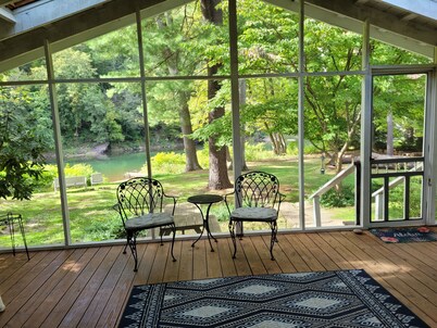 Water Front Cottage on Pine Creek Gorge and Rail Trail!