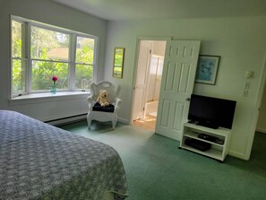 4 bedrooms, desk, free WiFi, bed sheets - Water Front Cottage on Pine Creek Gorge and Rail Trail! (Jersey Shore)