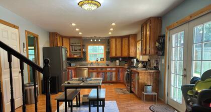 Glacier Getaway-4 Bedrooms - 11 miles from Glacier Park