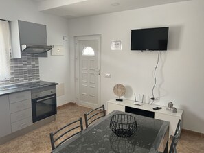 Fridge, microwave, oven, stovetop - Casa Escanfraga II (VILLAVERDE)