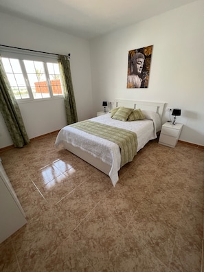 2 makuuhuonetta, silitysrauta/-lauta, vauvan matkasänky, ilmainen Wi-Fi