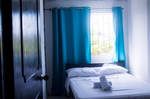 Kamar Double Basic | Wi-Fi gratis dan seprai linen