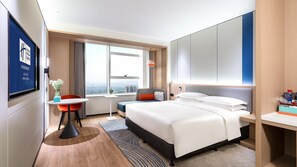 Minibar, in-room safe, desk, blackout curtains - Holiday Inn Express Changsha Kaifu by IHG (Changsha)