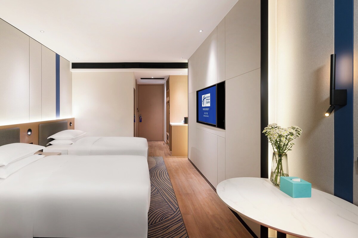 Phòng Tiêu chuẩn, 2 giường đơn | Minibar, két bảo mật tại phòng, bàn, màn/rèm cản sáng 