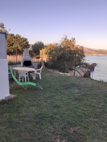 Cozy Small House on the Beach for pet Lovers