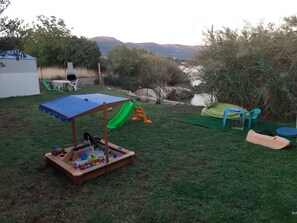 Cottage, 1 Queen Bed | Children’s area