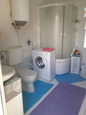 Ferienhaus, 1 Queen-Bett | Badezimmer | Dusche, Haartrockner, Handtücher, Shampoo