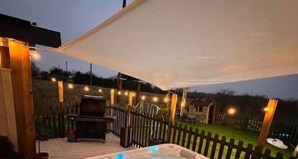 Stunning 5 Bed Victorian home (optional hot tub)