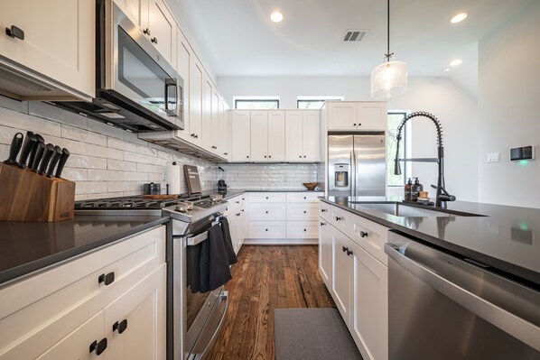 Fridge, microwave, oven, stovetop