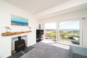 TV - The Beach Boathouse - Sea Views & Golf Courses (Westhaven)