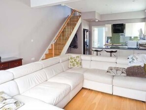 Living room - Blue Haven Cottage (Hastings)