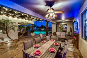 Outdoor dining - Perfect for Families & Groups w/2 Private Casitas! (Lake Havasu City)