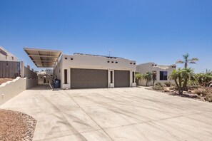 Exterior - Perfect for Families & Groups w/2 Private Casitas! (Lake Havasu City)