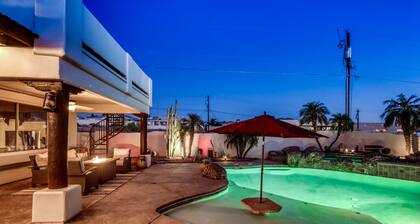 Perfect for Families & Groups w/2 Private Casitas!