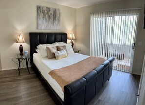 3 chambres, fer et planche à repasser, Wi-Fi, draps fournis