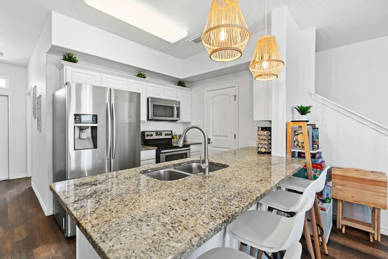 冰箱、微波炉、烤箱、炉灶