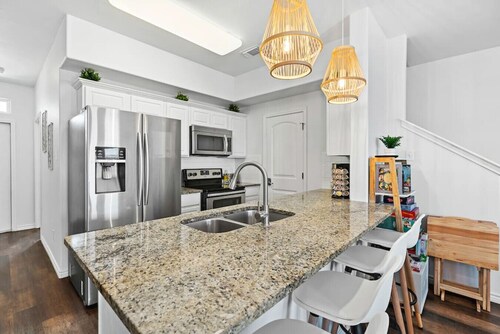 Resort Pool, 5 Bedroom, Spacious, King Beds, Near White Cap Beach, Patio, Grill