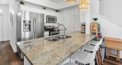 Resort Pool, 5 Bedroom, Spacious, King Beds, Near White Cap Beach, Patio, Grill
