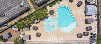 Heated Pool, 5 Bedroom, Spacious, King Beds, Near White Cap Beach, Patio, Grill