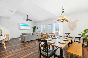 Dining - Resort Pool, 5 Bedroom, Spacious, King Beds, Near White Cap Beach, Patio, Grill (Corpus Christi)