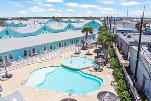 A heated pool - Resort Pool, 5 Bedroom, Spacious, King Beds, Near White Cap Beach, Patio, Grill (Corpus Christi)
