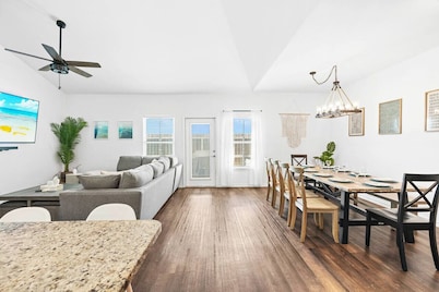 Heated Pool, 5 Bedroom, Spacious, King Beds, Near White Cap Beach, Patio, Grill