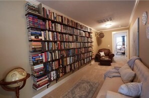 Living area - Beautiful Bartram Trail Golf Course home (Evans)