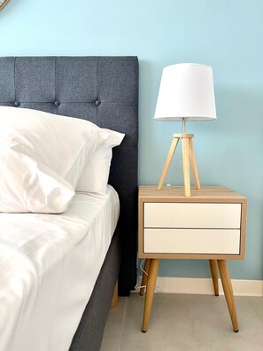 3 habitaciones, escritorio, tabla de planchar con plancha y wifi gratis 