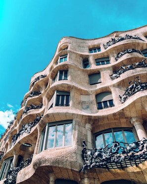 Exterior - BY PASSEIG DE GRACIA! At walking distance to the main highlights! (Barcelona)