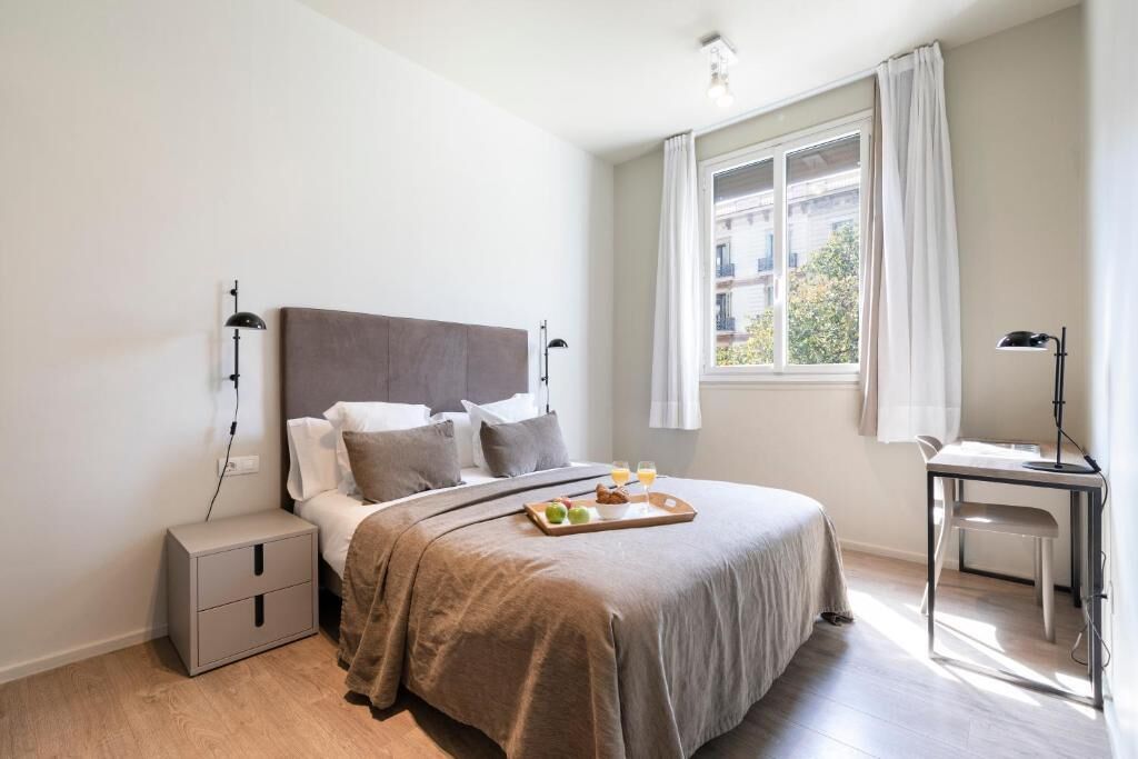 Coffres-forts dans les chambres, bureau, fer et planche à repasser