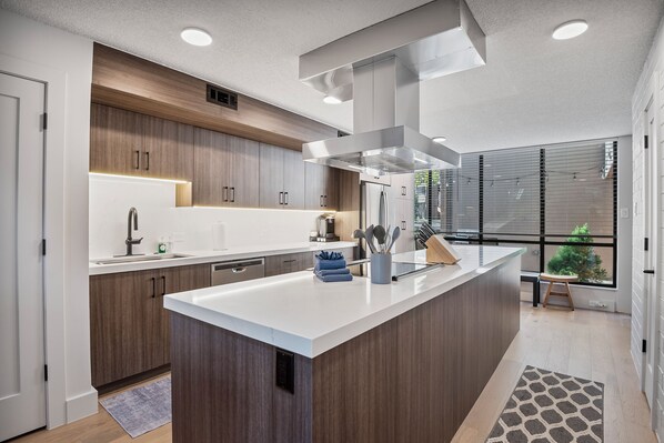 Condo | Cuisine privée | Réfrigérateur grande capacité avec congélateur, four à micro-ondes