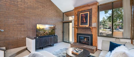 Park Avenue Condo #291 | Living area | 40-inch flat-screen TV with cable channels, TV