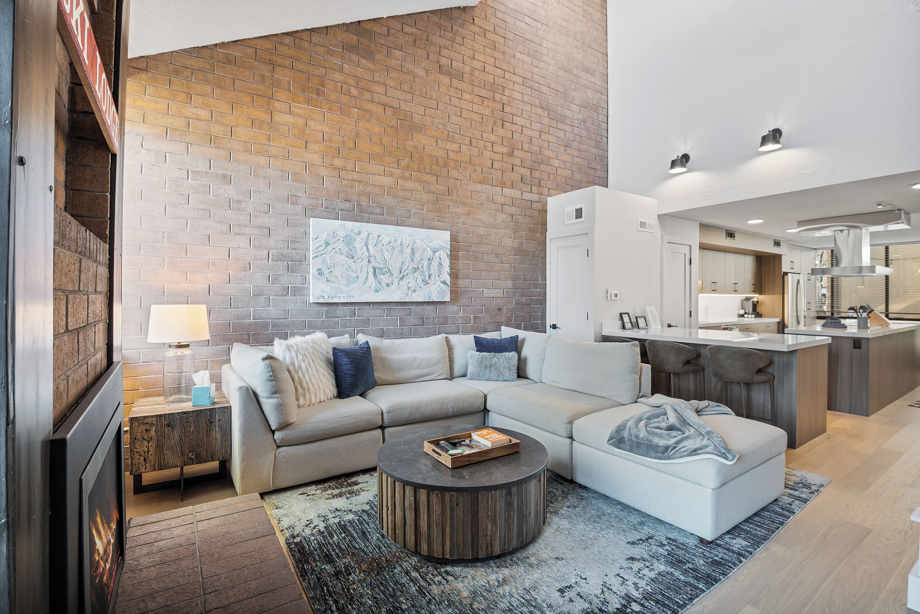 Park Avenue Condo #291 | Living area | 40-inch flat-screen TV with cable channels, TV