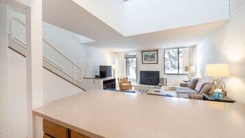 Kondominium | Area keluarga | Televisi layar datar 40-inci dengan saluran TV kabel dan TV