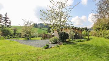 Cottage | Property grounds