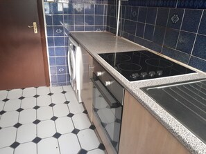 Studio | Private kitchen | Fridge, microwave, oven, stovetop - Lovely 1-bed Studio in London (London)