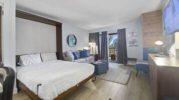 Studio | Laptop workspace, iron/ironing board, free WiFi