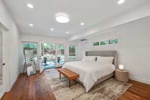 5 habitaciones, tabla de planchar con plancha, cuna de viaje y wifi