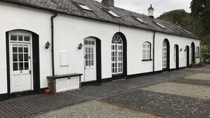 Unclassified image, 4 of 14, button