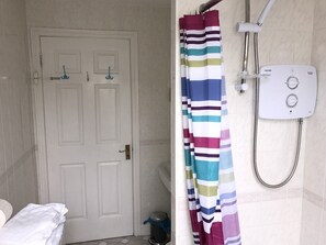 Bathroom - The Stables Holiday Cottage No 9 (Woodstown)