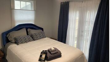 2 bedrooms, desk, free WiFi, bed sheets