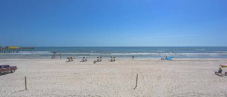 Accommodatie ligt op het strand, strandlakens