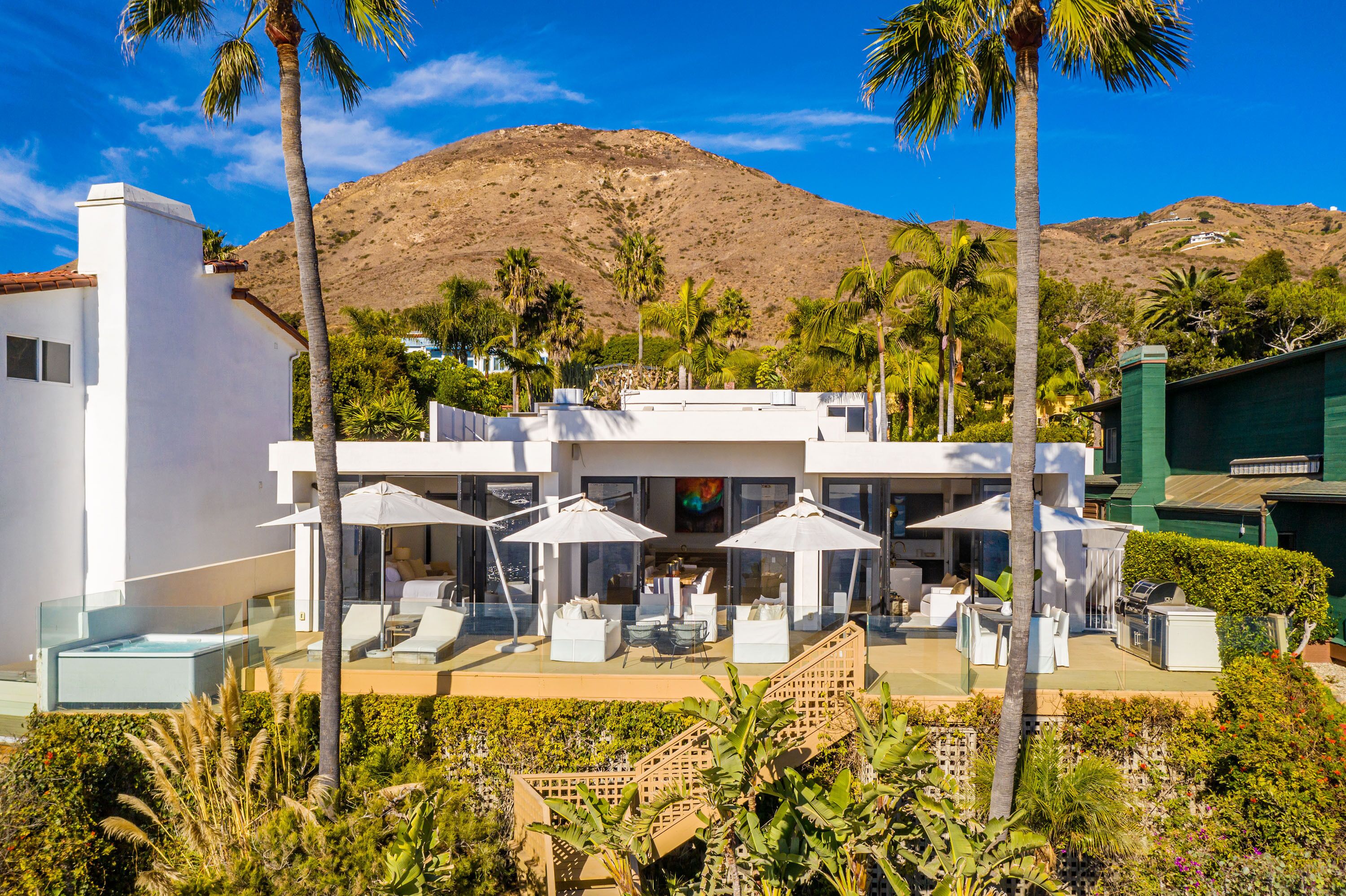 House 4 bedrooms, with jacuzzi