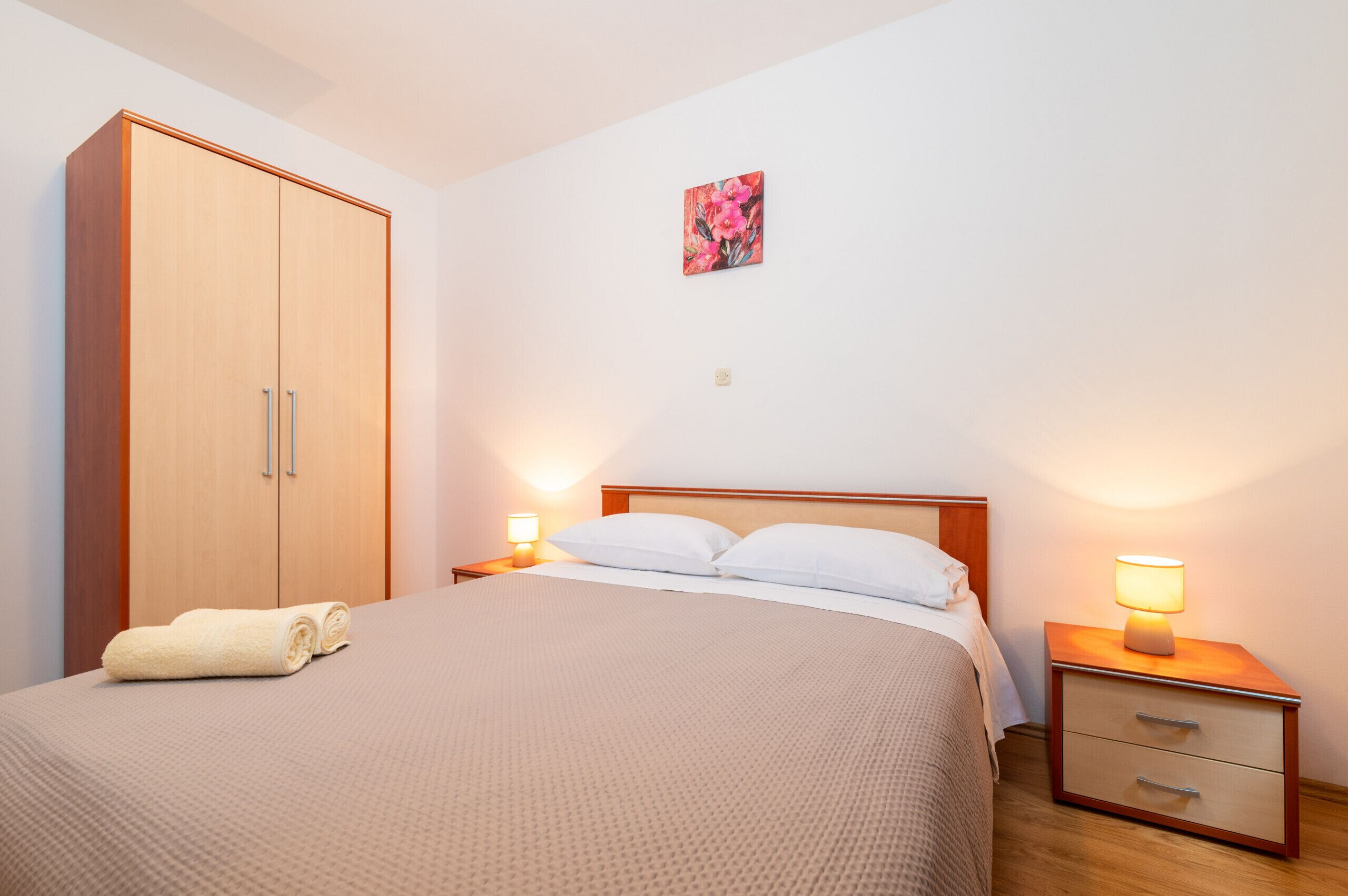 6 bedrooms, free WiFi, bed sheets