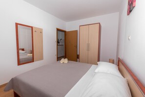 6 bedrooms, free WiFi, bed sheets - Standalone House Marija up to 12 People with private Pool and Seaview (Raša)