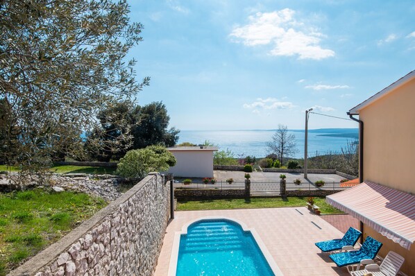 Seaview - Standalone House Marija up to 12 People private Pool and Seaview by 22Estates (Raša)